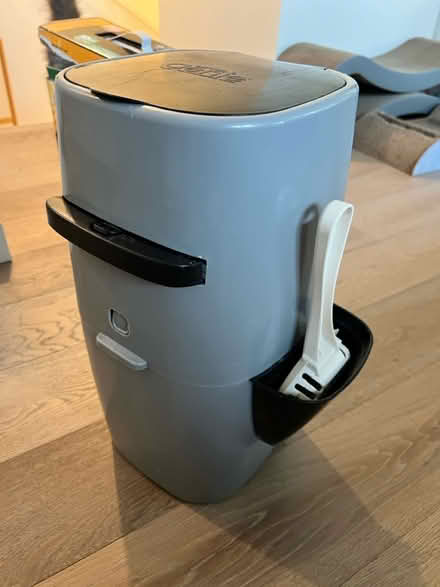 Photo of free cat litter box, little genie (near kings academy) #1