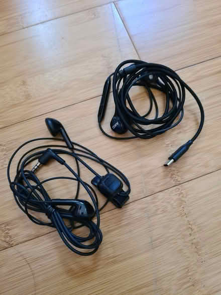Photo of free 2x headphones (Wood green N22) #1