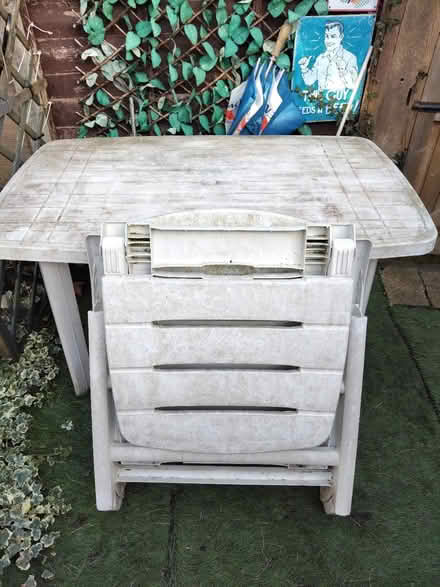 Photo of free garden table and Lounger (Hampton TW12) #1