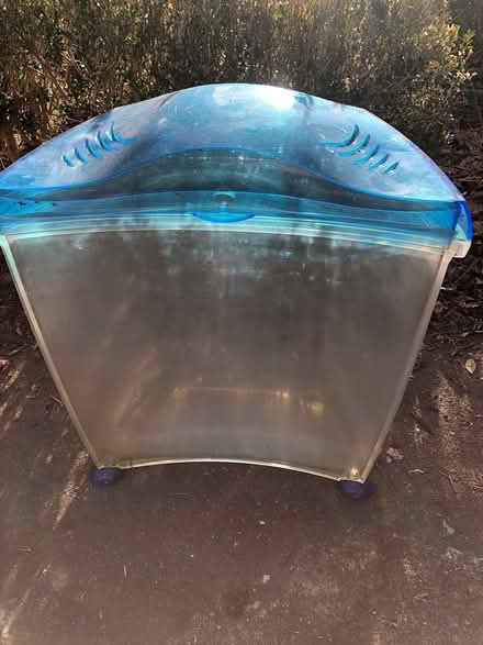 Photo of free Small plastic fish tank (Sevenoaks) #1