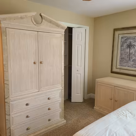 Photo of free 5 piece bedroom set (32162) #2