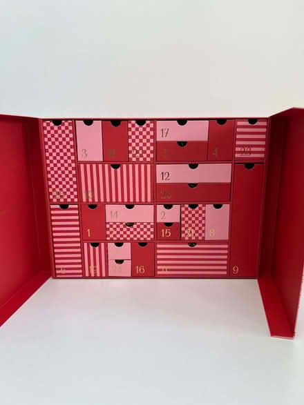 Photo of free EMPTY Selfridges beauty advent calendar (Catford South SE6) #3