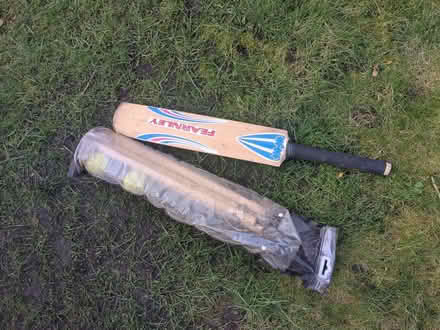 Photo of free Kids cricket set (Earley RG6) #1