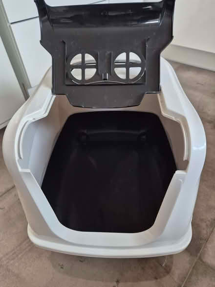 Photo of free cat litterbox (Speke L24) #2