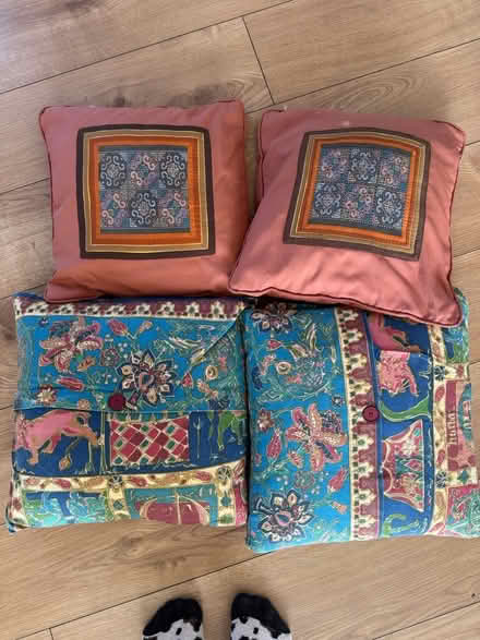 Photo of free decorative pillows (BR6 0HS) #1