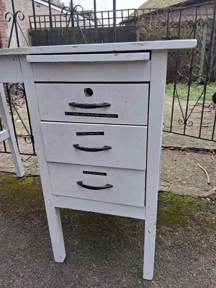 Photo of free Desk (Carshalton SM5) #2