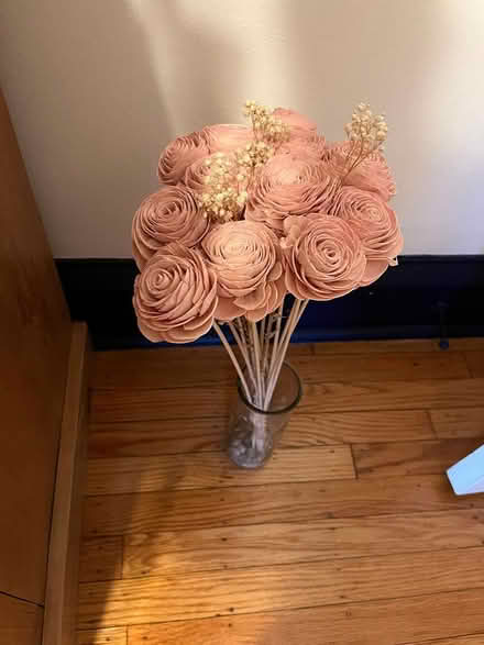 Photo of free Dozen wooden-stemmed pink roses (Ardmore 19003) #1
