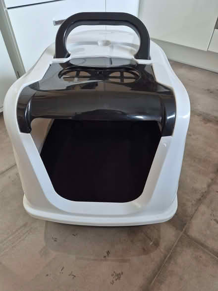 Photo of free cat litterbox (Speke L24) #1