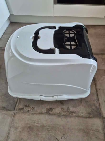 Photo of free cat litterbox (Speke L24) #3