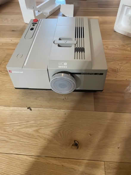 Photo of free ‘Reflecta’ projector and screen (Central maidstone) #4