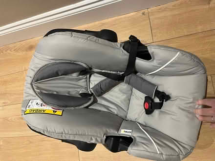 Photo of free Baby car seat 0-12 months (Tooting SW17) #2