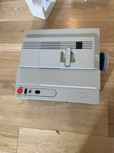 Photo of free ‘Reflecta’ projector and screen (Central maidstone) #3