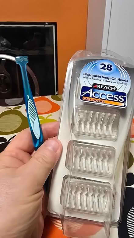 Photo of free Reach Access flosser and snap on heads (Seven Kings IG3) #1