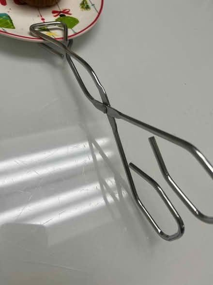 Photo of free tongs for plates (Lawrence Expwy & Monroe Street) #2