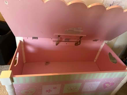 Photo of free toy chest (20912) #3