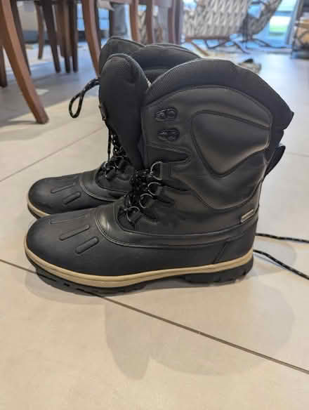 Photo of free UK 8 snow boots (Petersfield Ward CB1) #3