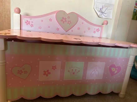 Photo of free toy chest (20912) #2
