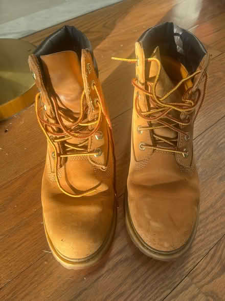 Photo of free timberland women’s boot size 7.5 (Bushwick) #1