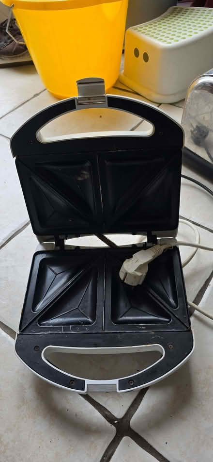 Photo of free 100% working sandwich maker (Hoole CH2) #1
