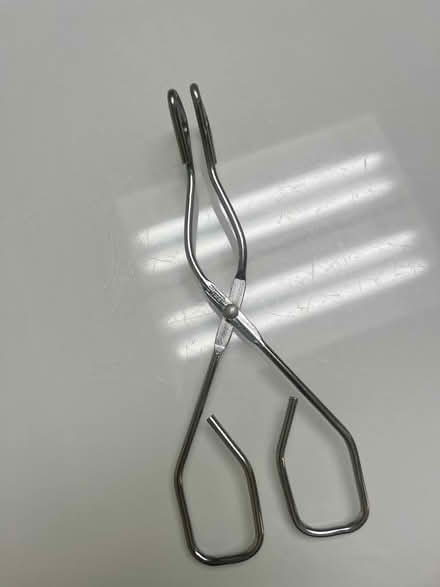 Photo of free tongs for plates (Lawrence Expwy & Monroe Street) #1