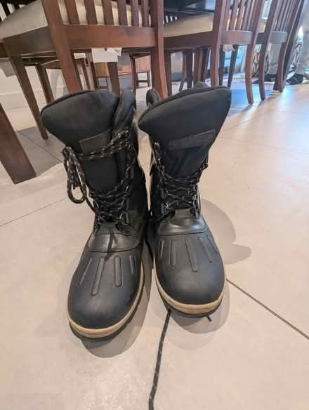 Photo of free UK 8 snow boots (Petersfield Ward CB1) #1
