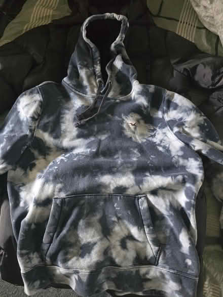 Photo of free Men's Large Hoodie (Enfield EN3) #1