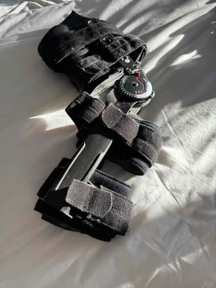 Photo of free ACL brace (Penn Bucks) #1