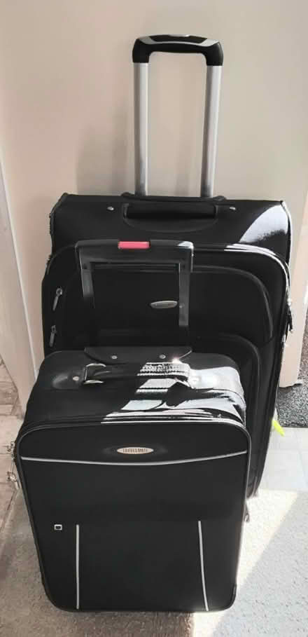 Photo of free suitcases on wheels (CT15) #1