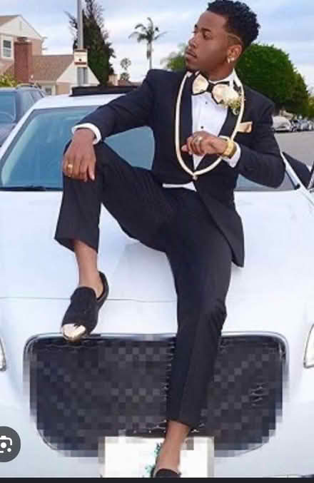 Photo of Prom Clothes & Shoes for Teens (Avenue/ Eglinton) #4