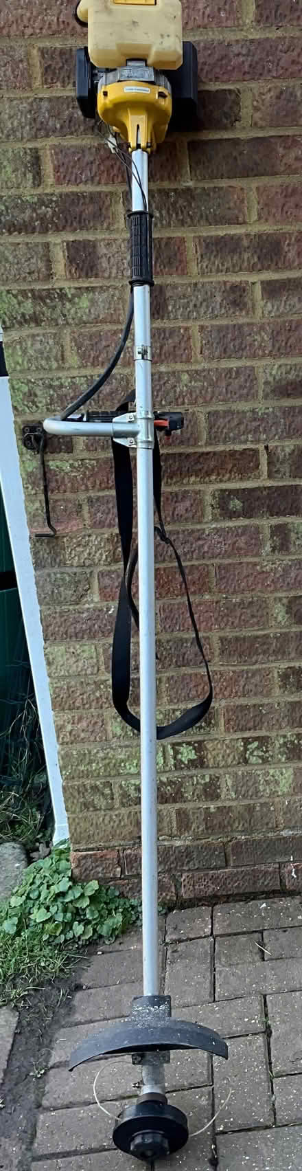 Photo of free Petrol Garden Strimmer (Warfield RG12) #1