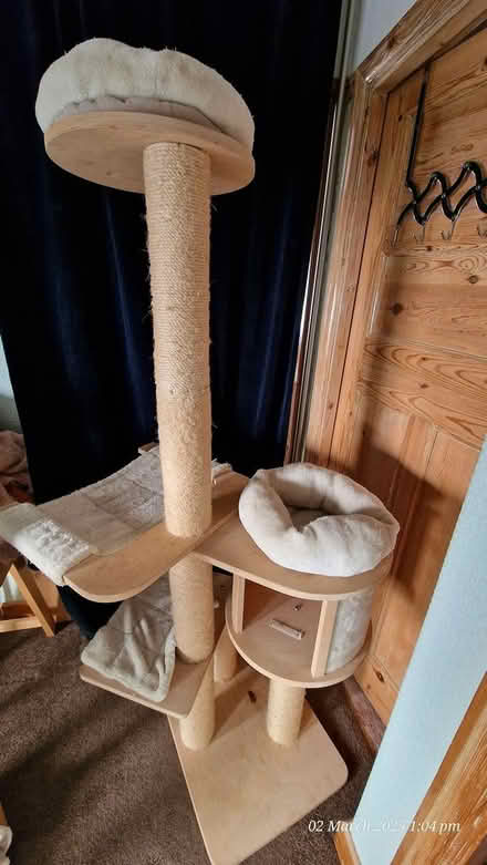 Photo of free Cat tree (Bushey WD19) #3