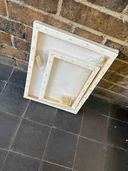 Photo of free Canvas (Surrey quays) #1