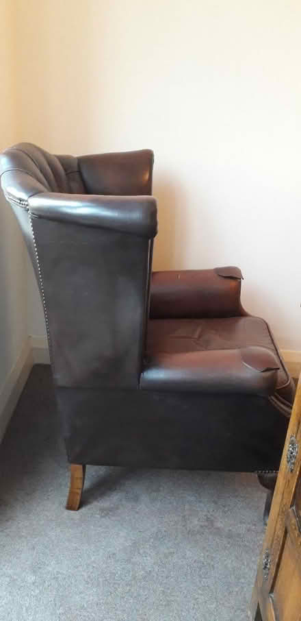 Photo of free Leather gentlemen's chair (Cr0) #2