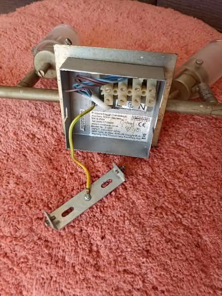 Photo of free Bar with 4 small lights (Thatcham RG18) #3