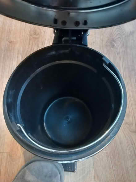 Photo of free Small pedal bin. (New Malden KT3) #4