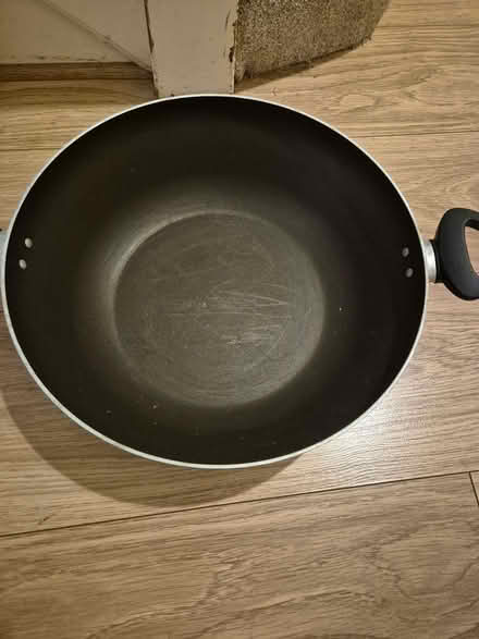 Photo of free 32cm wok with lid (TW7) #3