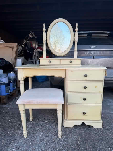 Photo of free Dressing table (Guildford, Surrey GU1) #1
