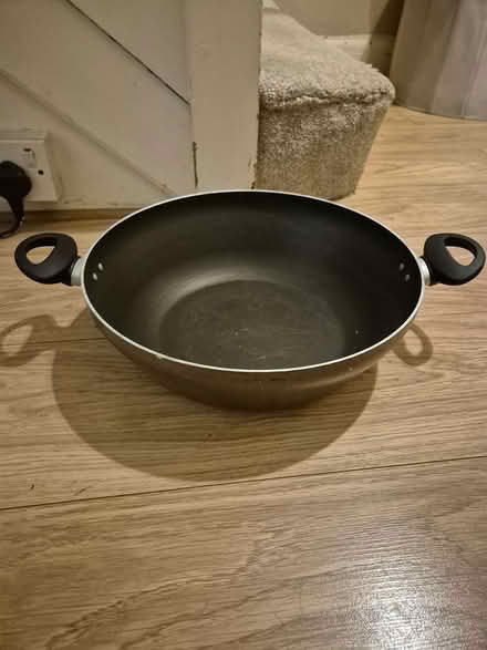 Photo of free 32cm wok with lid (TW7) #1