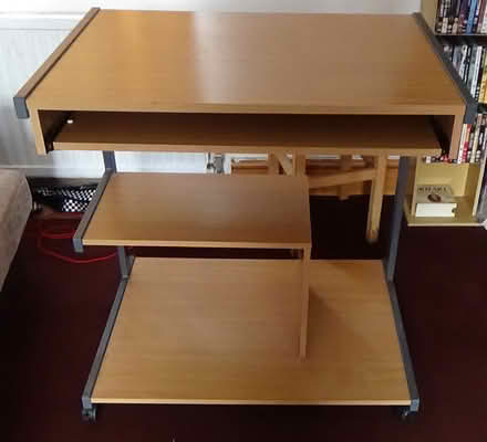 Photo of free Computer desk/table (S8 Lowedges) #1