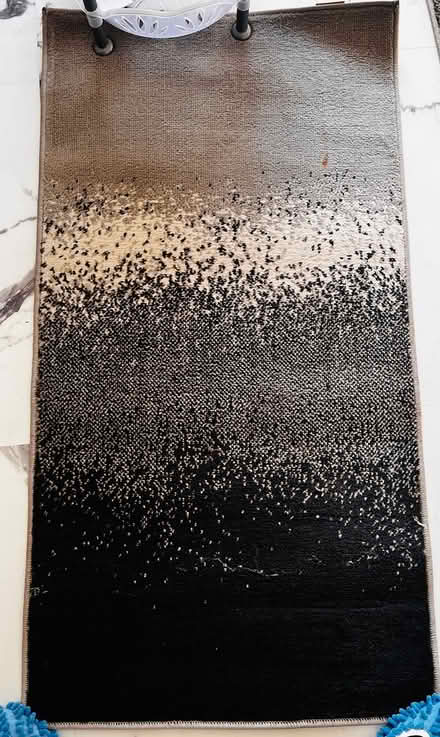 Photo of free Ombré gradient rug (Sandhurst) #1