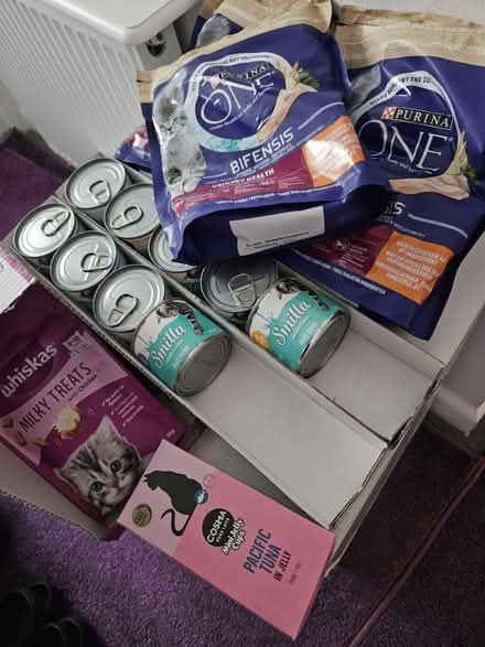 Photo of free Cat food and treats (EX8) #1