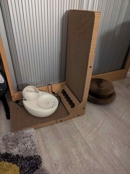 Photo of free Cat toys and ceramic fountain (SE25) #1