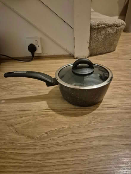 Photo of free 18cm pot with lid (TW7) #3