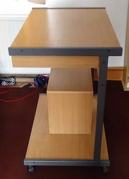 Photo of free Computer desk/table (S8 Lowedges) #4