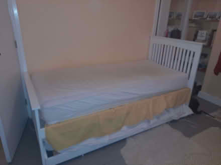 Photo of free day bed with guest bed underneath (Castle Hall SK15) #1