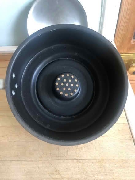 Photo of free 9.5 cm wide steamer pan (Formby L37) #3