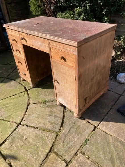 Photo of free Work bench/Desk (Welwyn Garden City AL7) #2