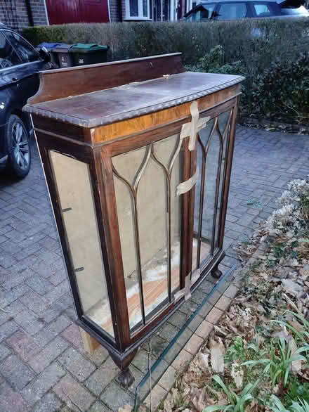 Photo of free Vintage display cabinet w/ shelves (B67 5EH) #1