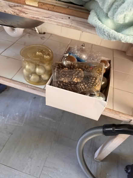 Photo of free Mirror, heat, blankets, table,etc (W14 Holland park) #4