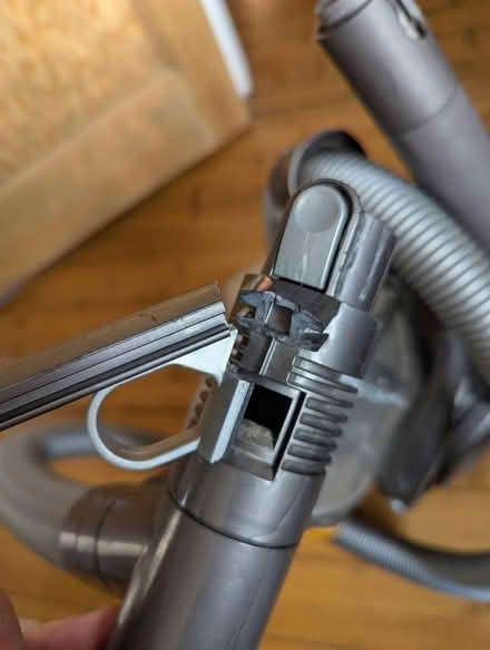 Photo of free Dyson vacuum cleaner (Berkhamsted HP4) #3